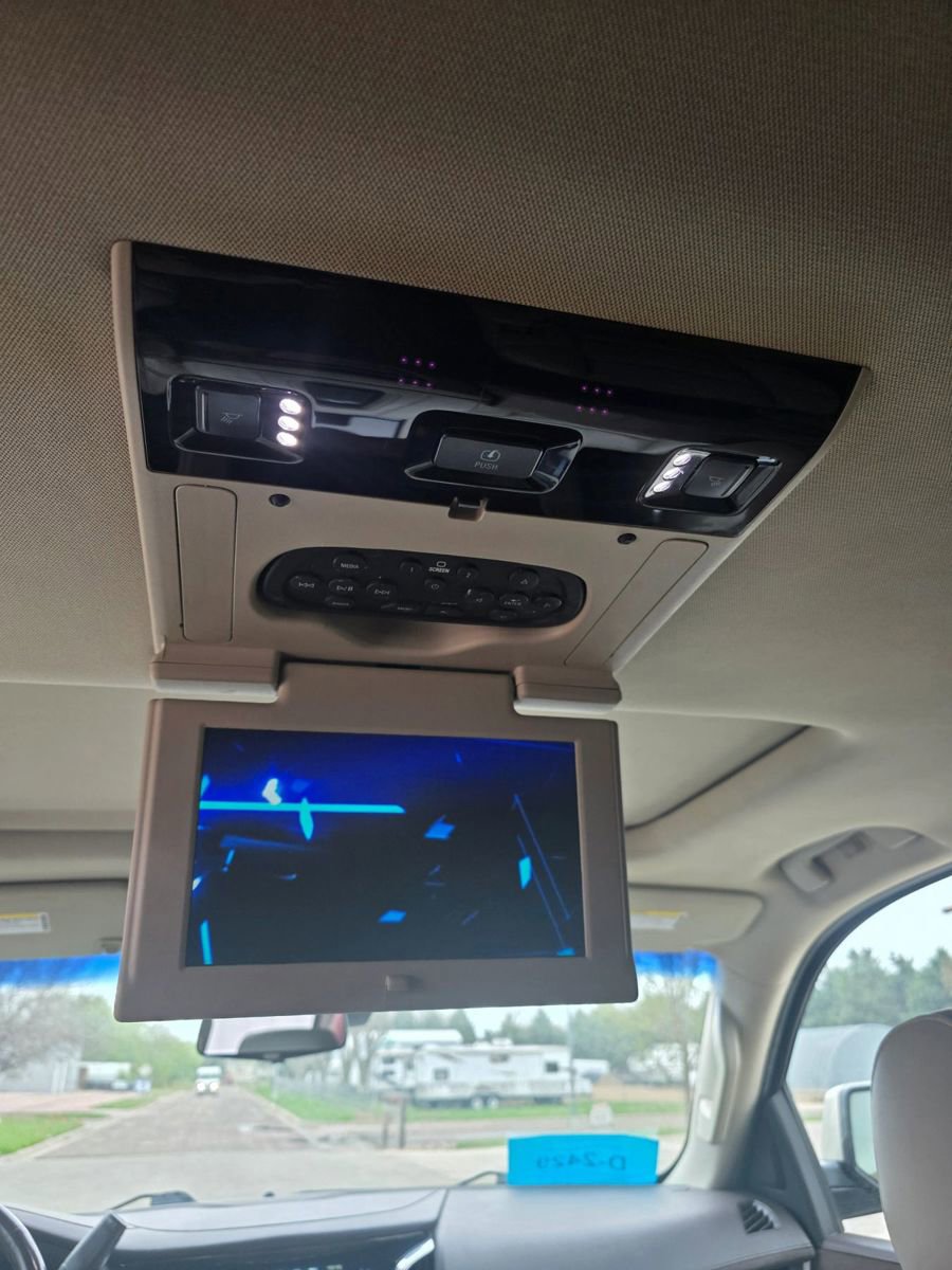 Used 2017 Cadillac Escalade Luxury AWD/4WD image 12
