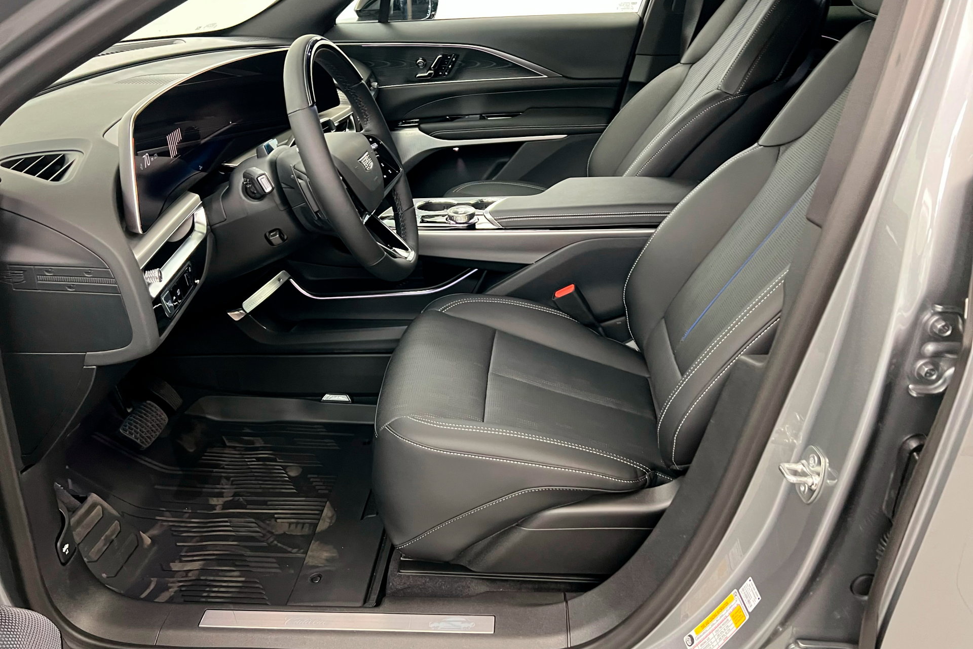 New 2025 Cadillac Lyriq Sport w/ LPO, Floor Liner Package image 18