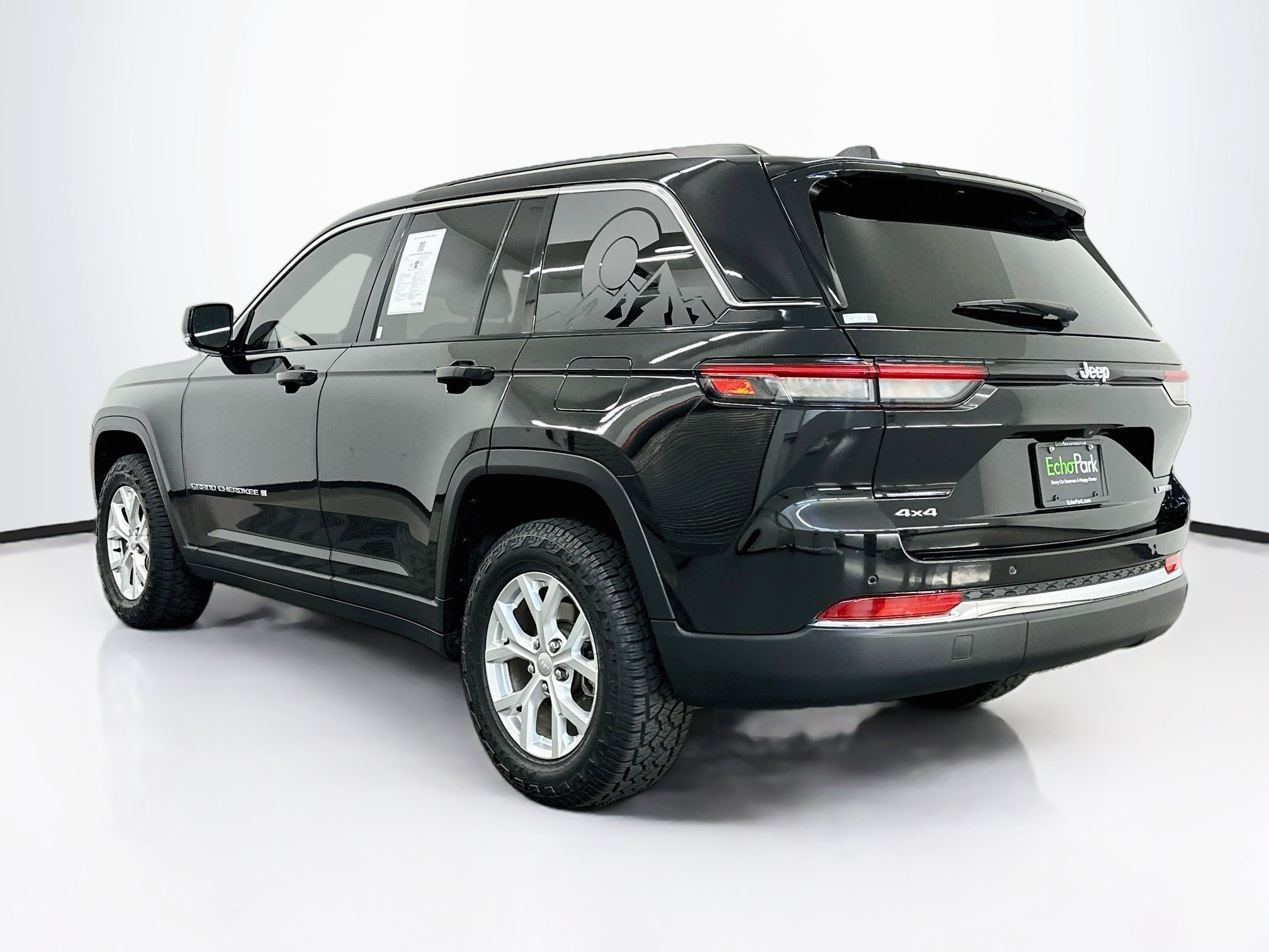 Used 2023 Jeep Grand Cherokee Limited AWD/4WD image 5