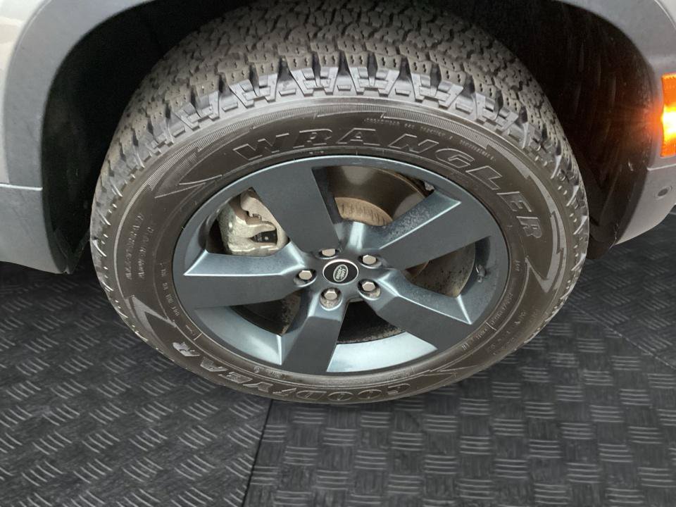 Used 2023 Land Rover Defender 110 S AWD/4WD image 29