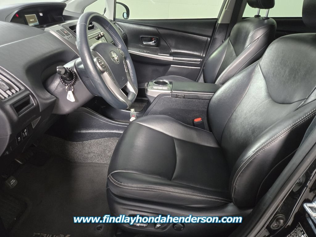 Used 2017 Toyota Prius V Four w/ Carpet Mat Package FWD image 14