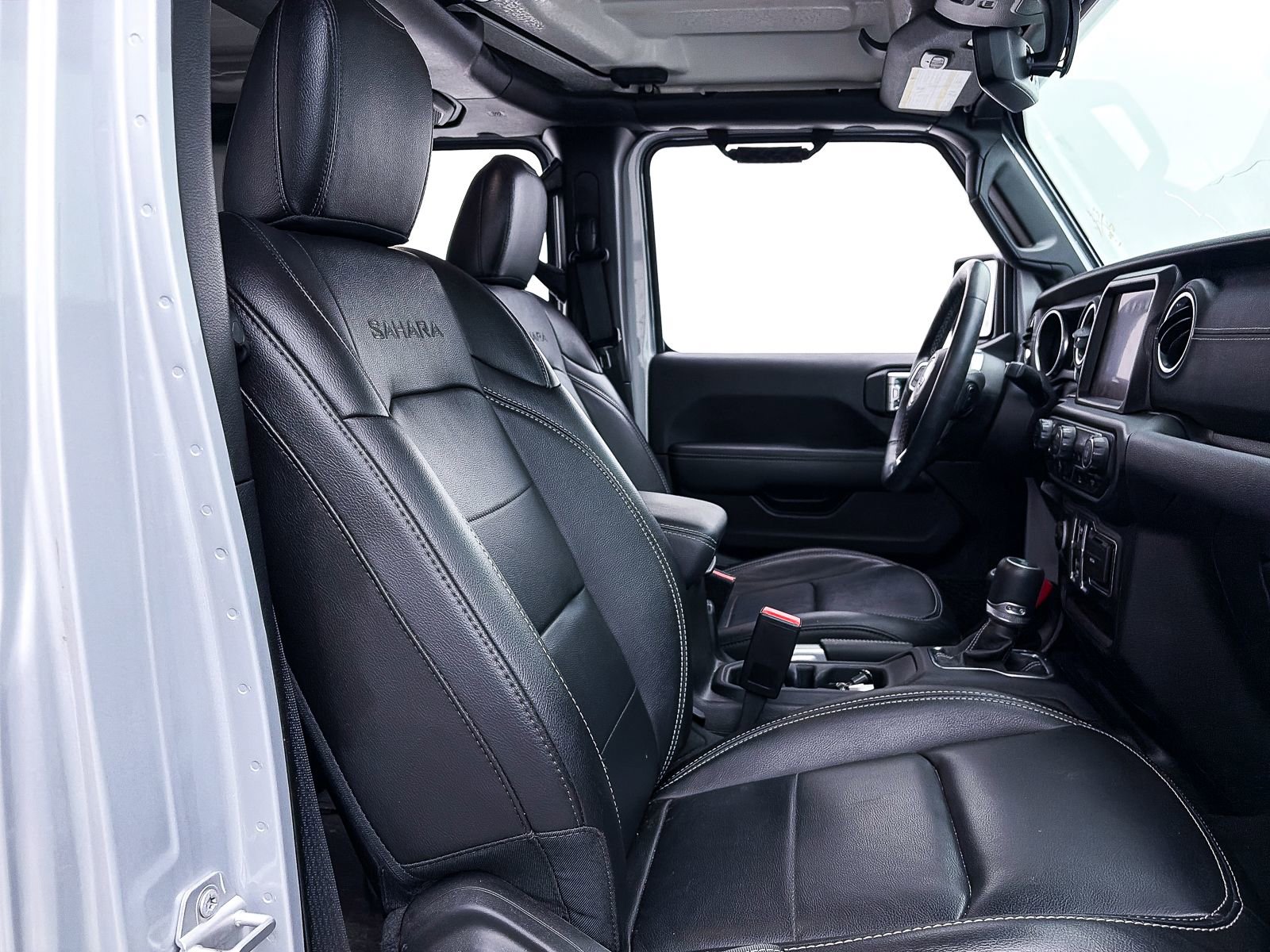 Used 2022 Jeep Wrangler Unlimited Sahara w/ Cold Weather Group image 37