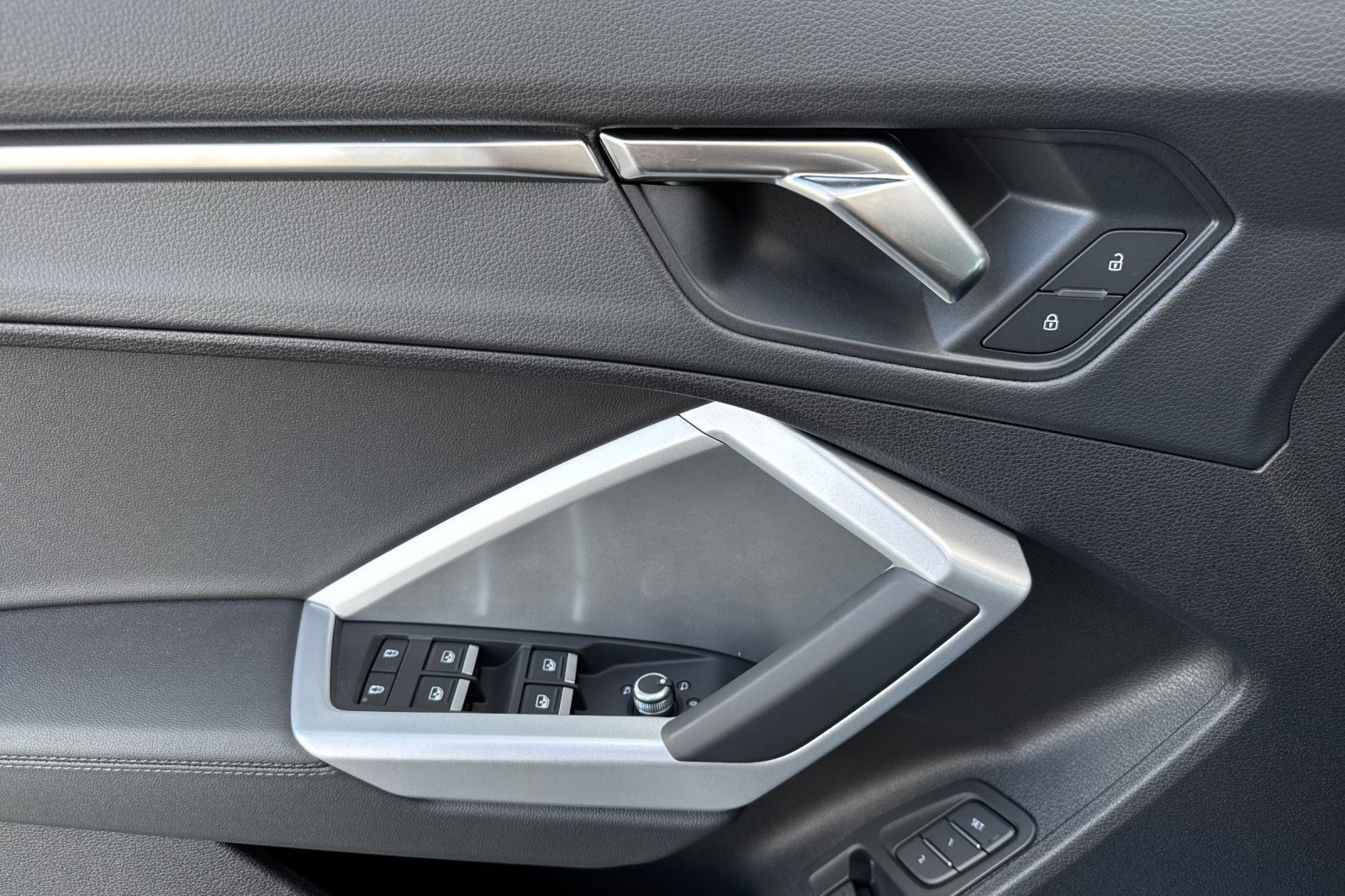 New 2025 Audi Q3 2.0T Premium image 8