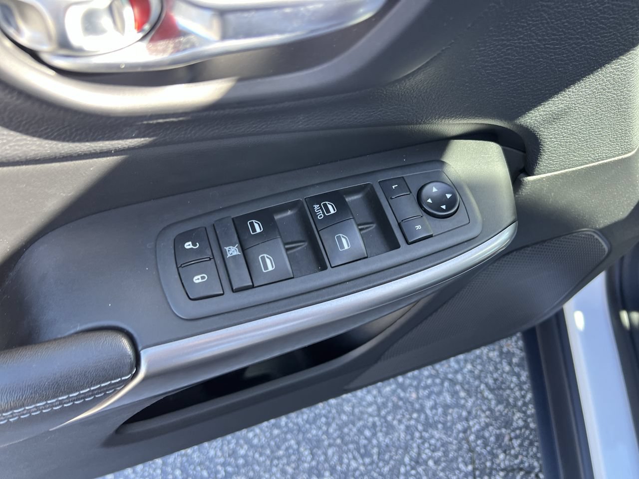 Used 2019 Jeep Cherokee Latitude w/ Popular Appearance Group FWD image 15