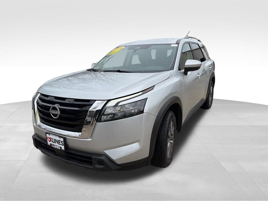 Used 2024 Nissan Pathfinder SV FWD image 5