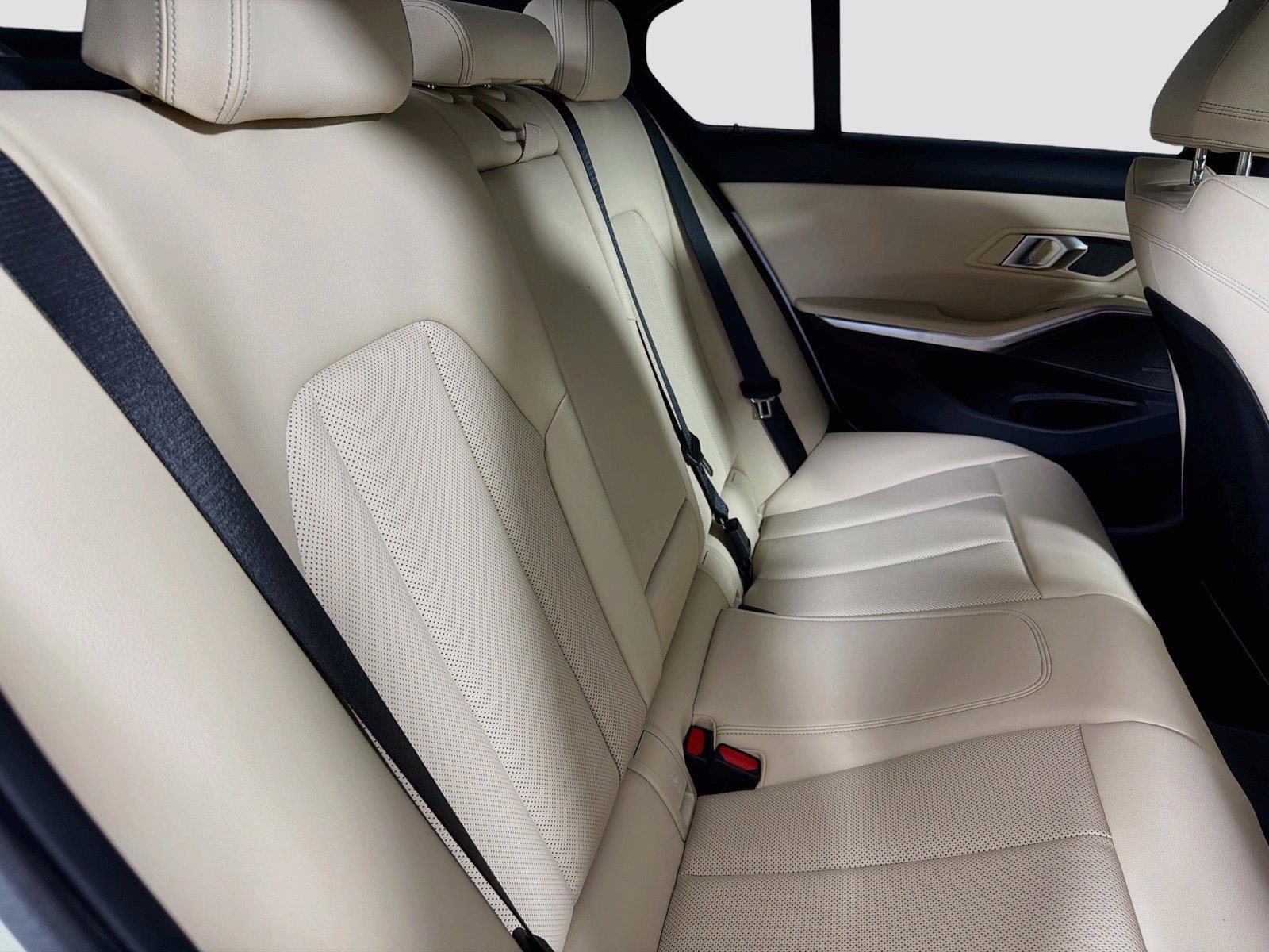 New 2026 BMW 330i xDrive Sedan w/ Premium Package AWD/4WD image 28