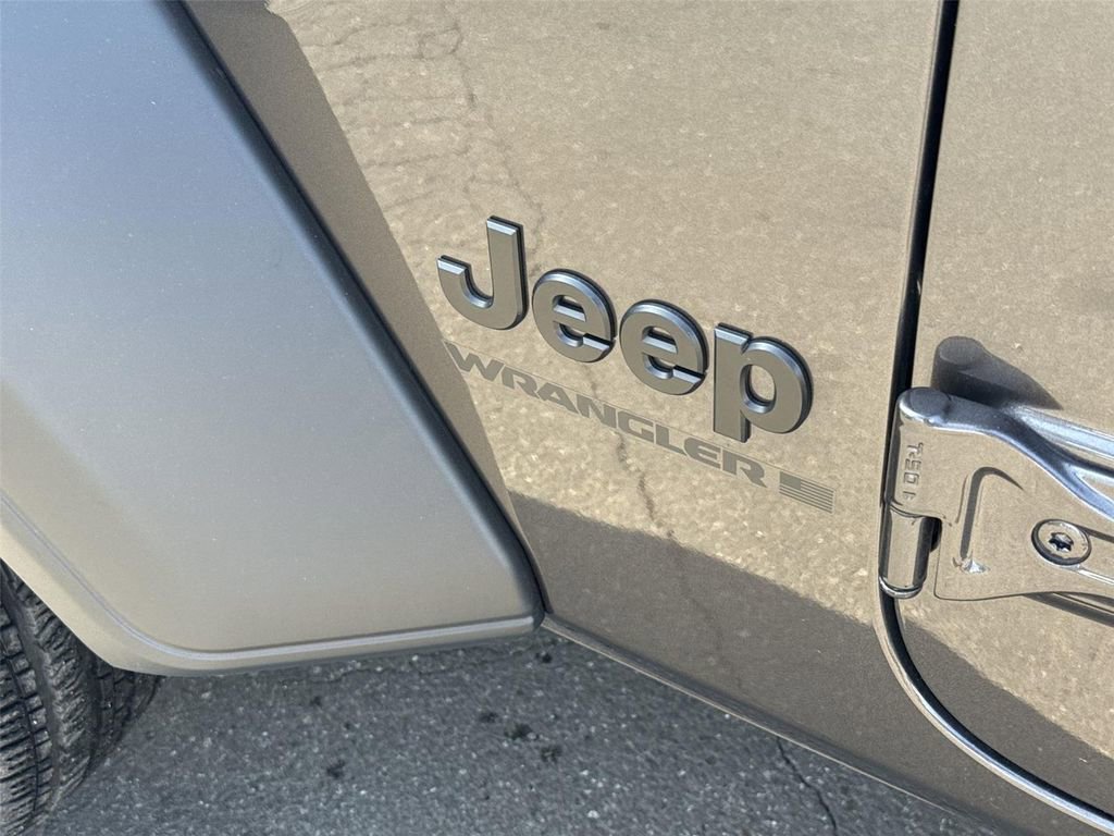 Used 2025 Jeep Wrangler Unlimited Sport AWD/4WD image 27
