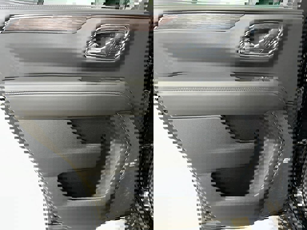 Certified 2024 Chevrolet Tahoe Z71 w/ Luxury Package image 20