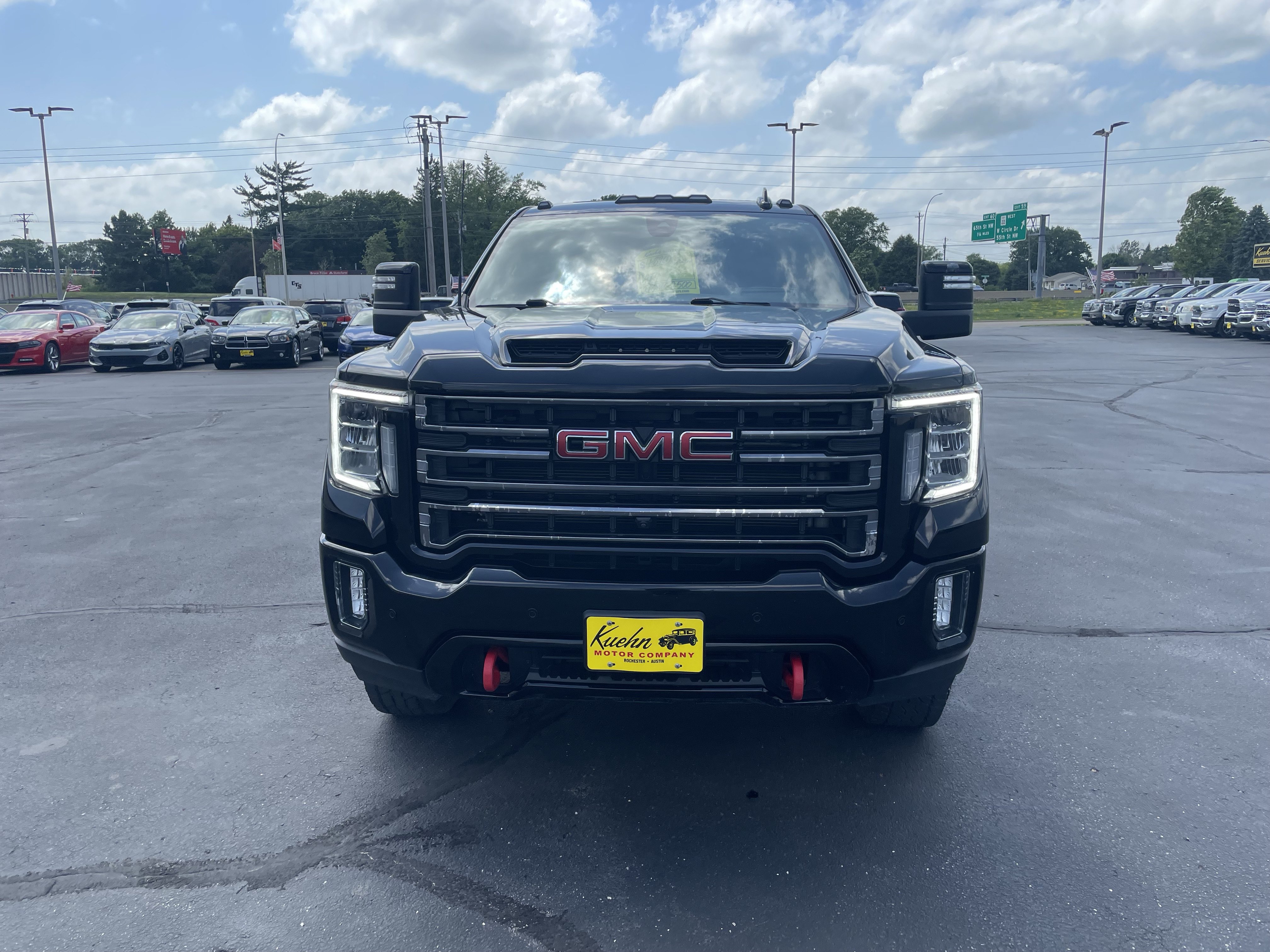 Used 2021 GMC Sierra 2500 AT4 w/ AT4 Preferred Package AWD/4WD image 3