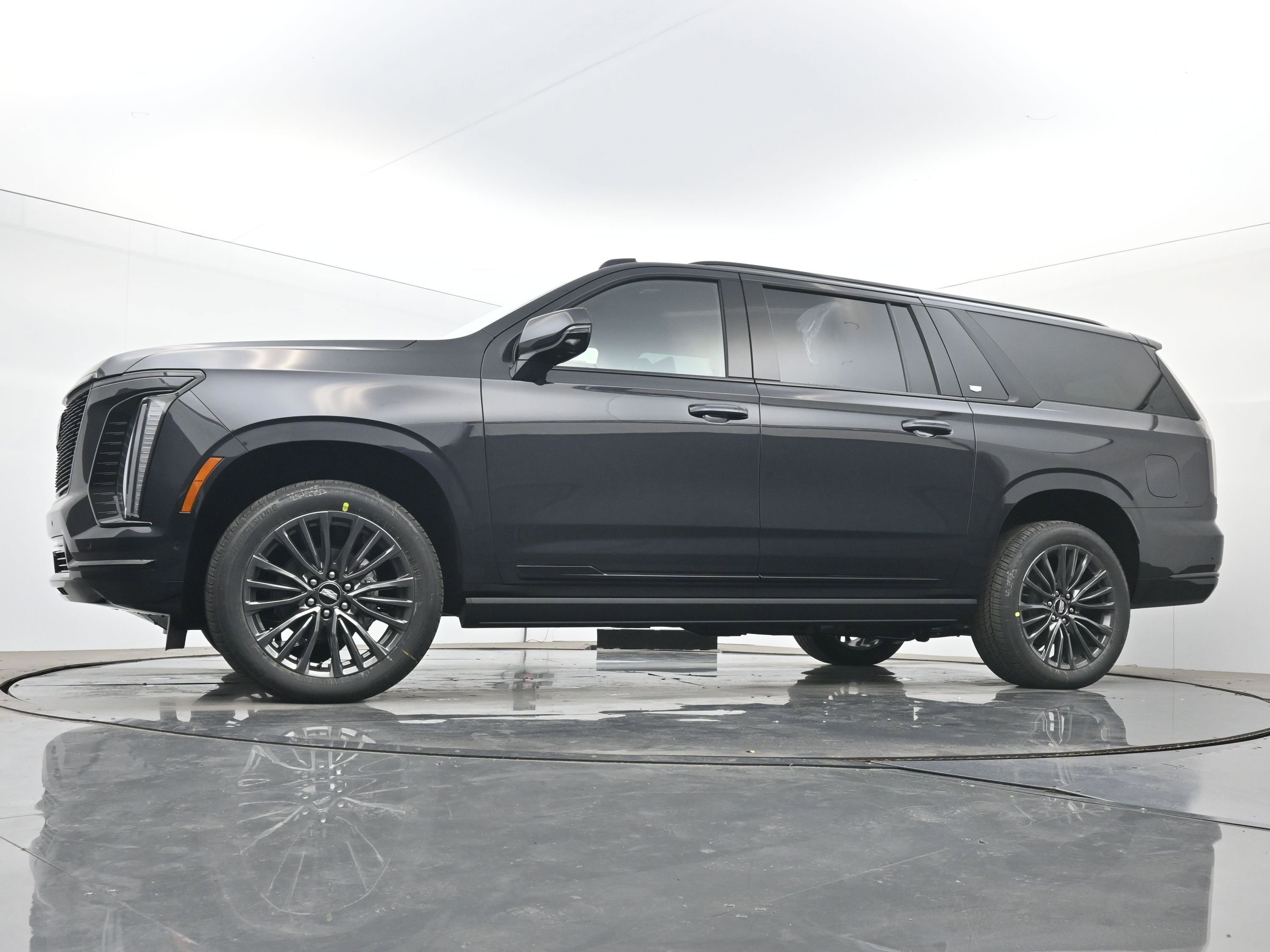 New 2026 Cadillac Escalade ESV Platinum Sport w/ LPO, Floor Liner Package AWD/4WD image 16