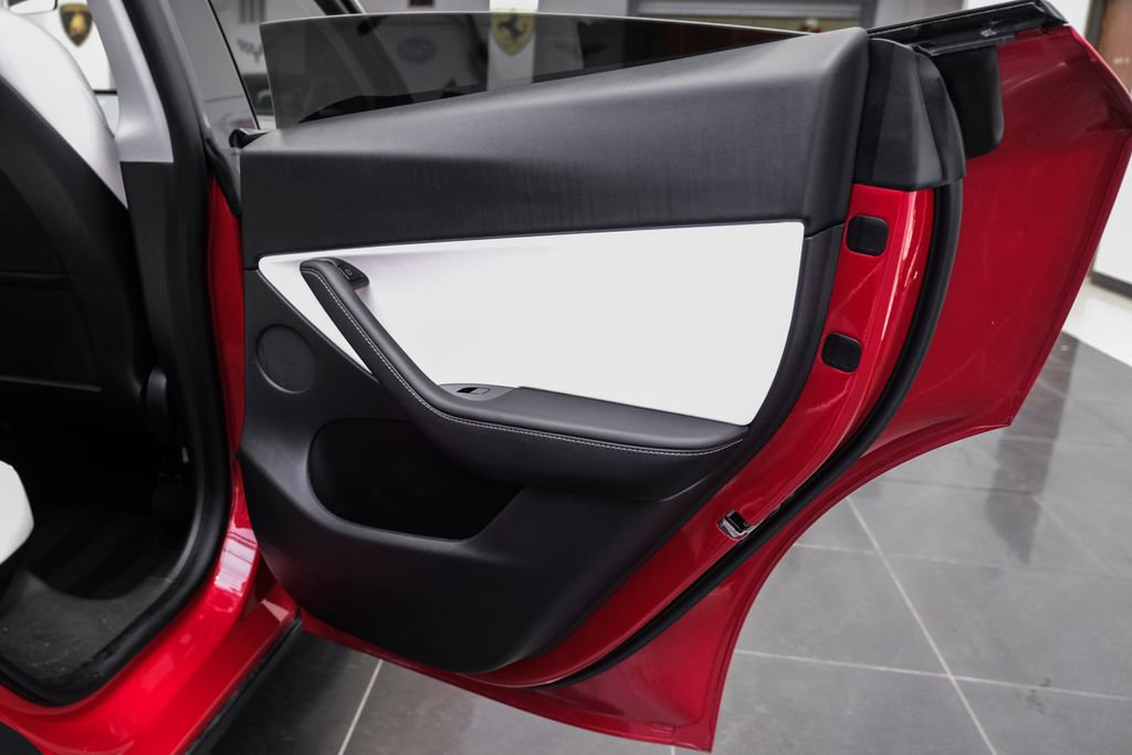 Used 2021 Tesla Model Y Long Range AWD/4WD image 41