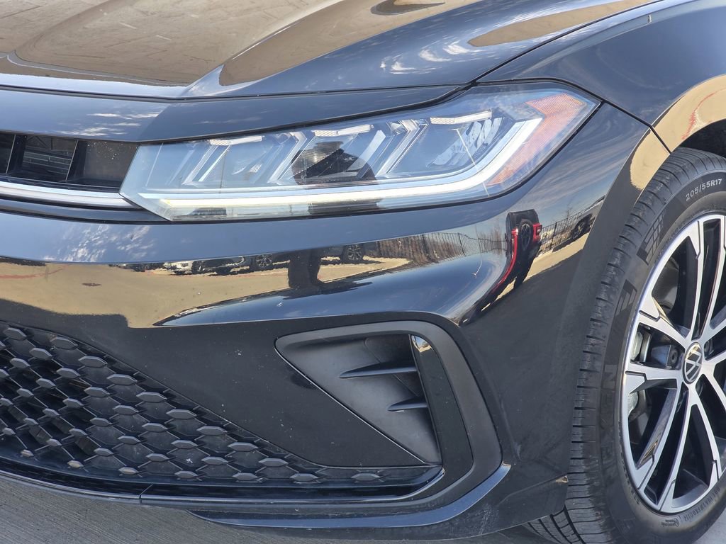 Used 2025 Volkswagen Jetta Sport image 6