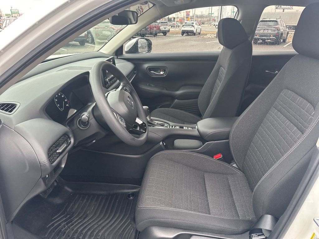 Used 2023 Honda HR-V LX image 9
