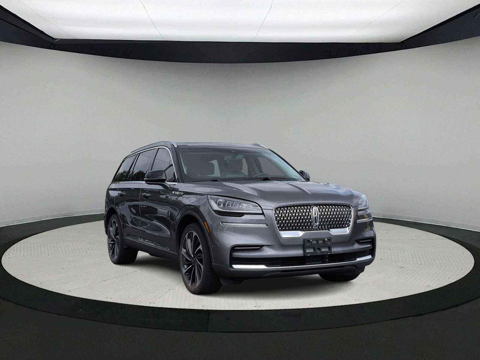 Used 2023 Lincoln Aviator Reserve w/ Equipment Group 201A AWD/4WD image 2