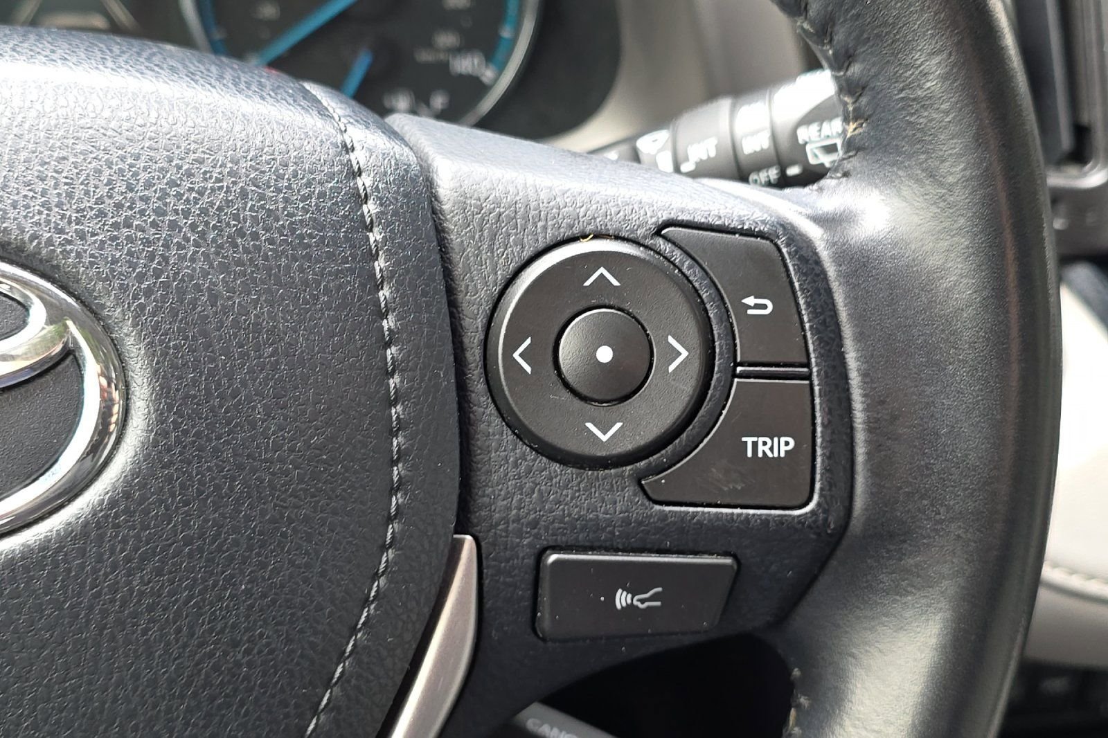 Used 2017 Toyota RAV4 Limited w/ Advanced Technology Package AWD/4WD image 28