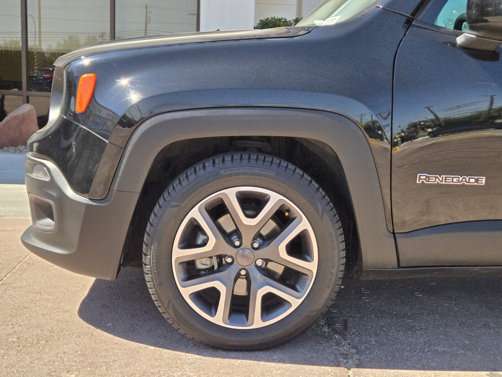Used 2016 Jeep Renegade Latitude w/ Popular Equipment Group FWD image 6