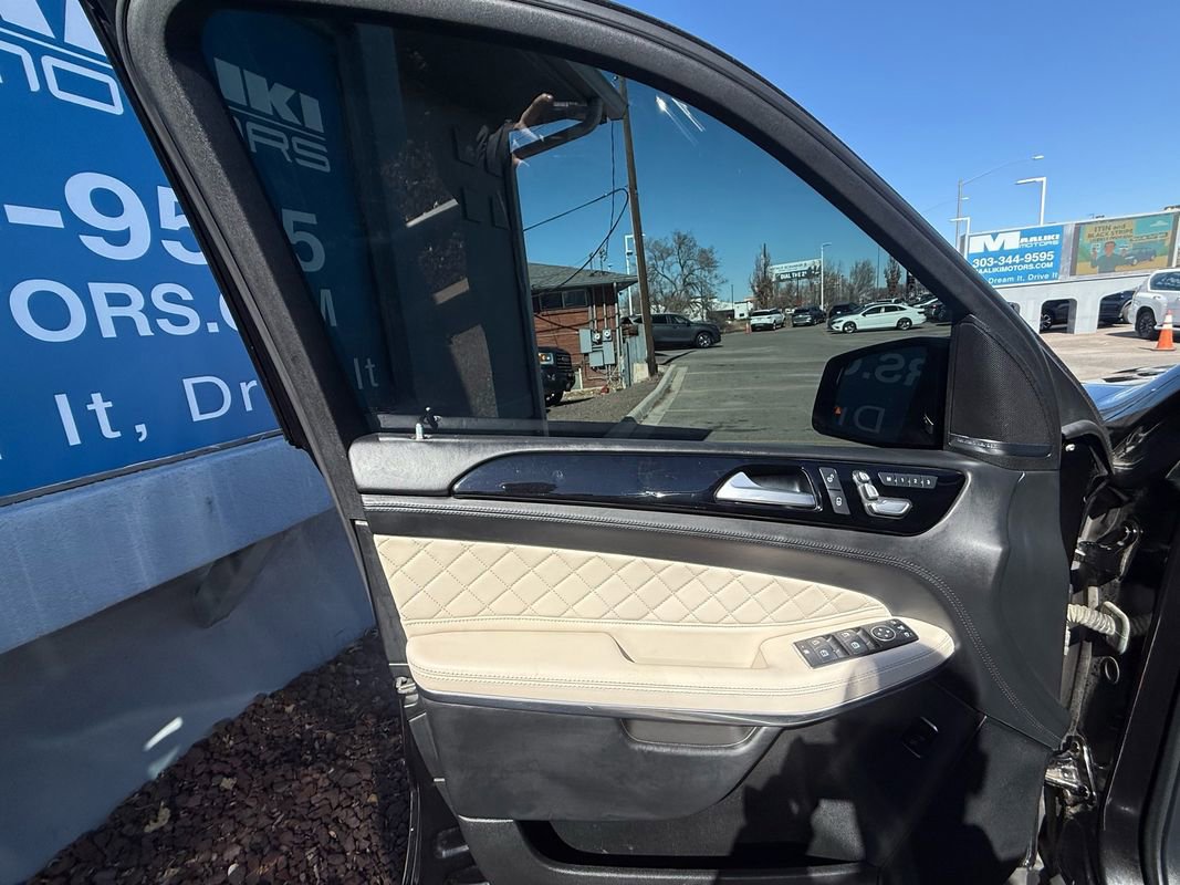 Used 2017 Mercedes-Benz GLS 550 4MATIC image 30