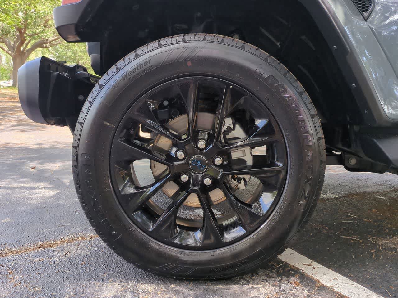Used 2025 Jeep Wrangler Unlimited Sahara AWD/4WD image 14