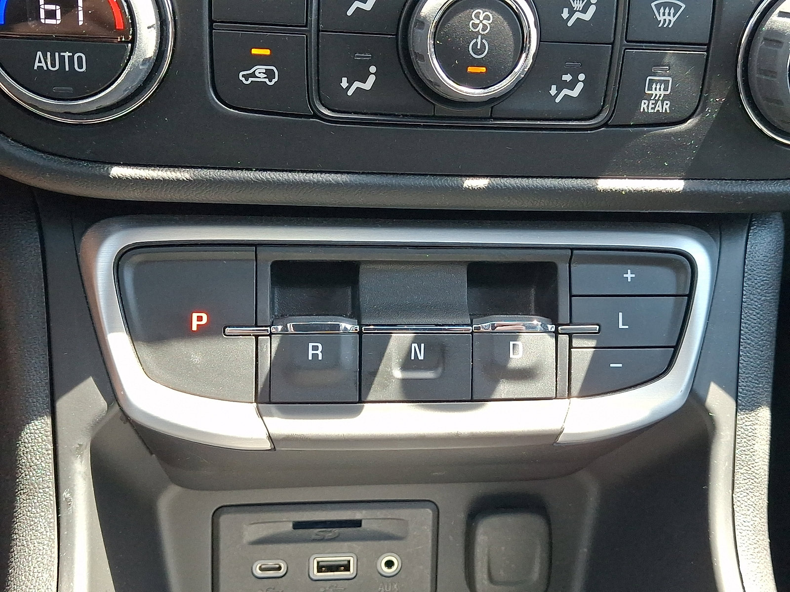 Used 2023 GMC Terrain SLT FWD image 15