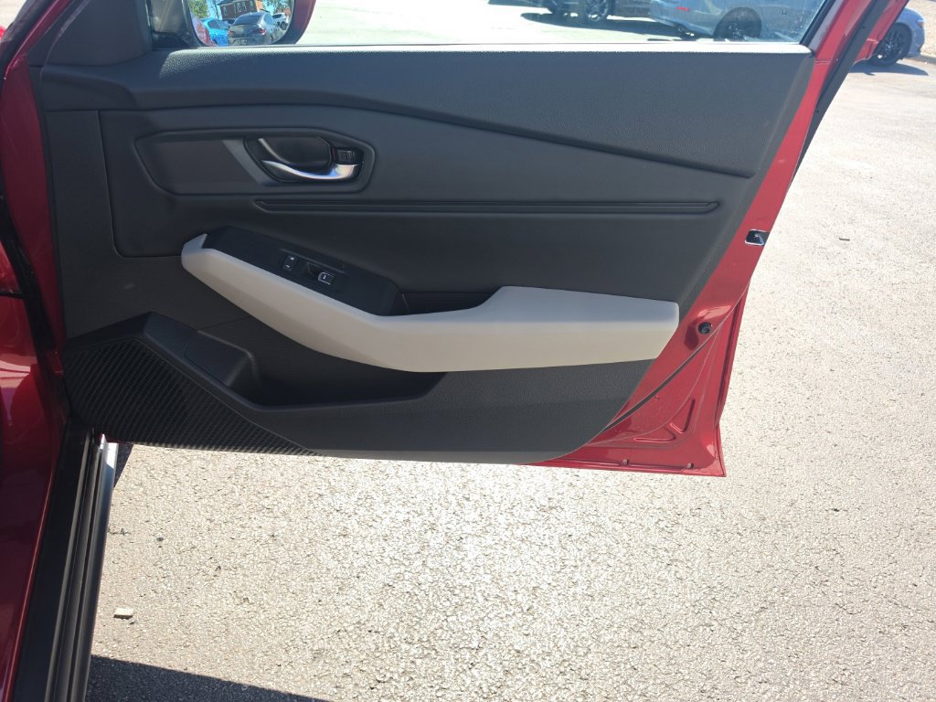 Certified 2025 Honda Accord SE image 30