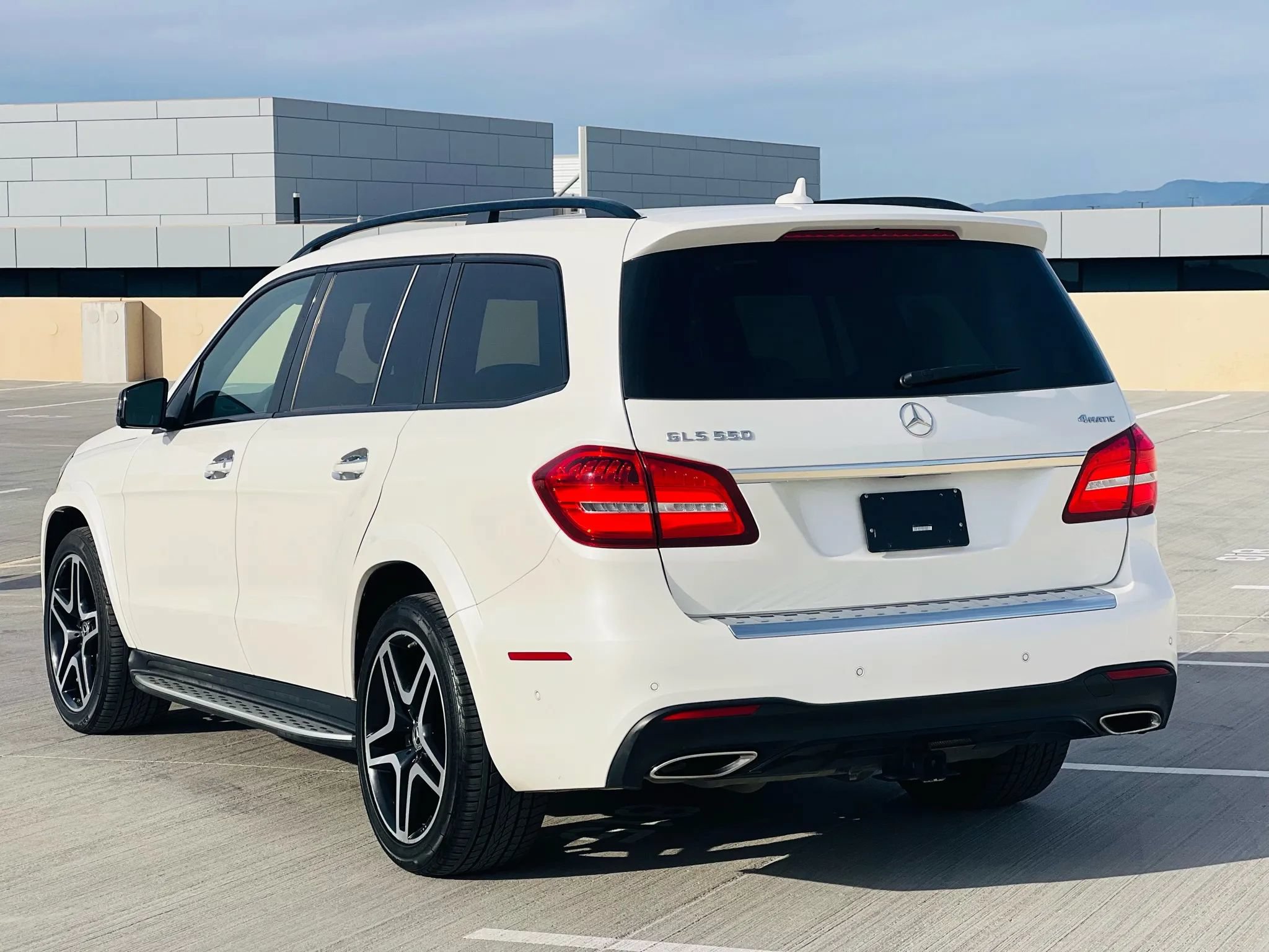 Used 2018 Mercedes-Benz GLS 550 4MATIC image 4