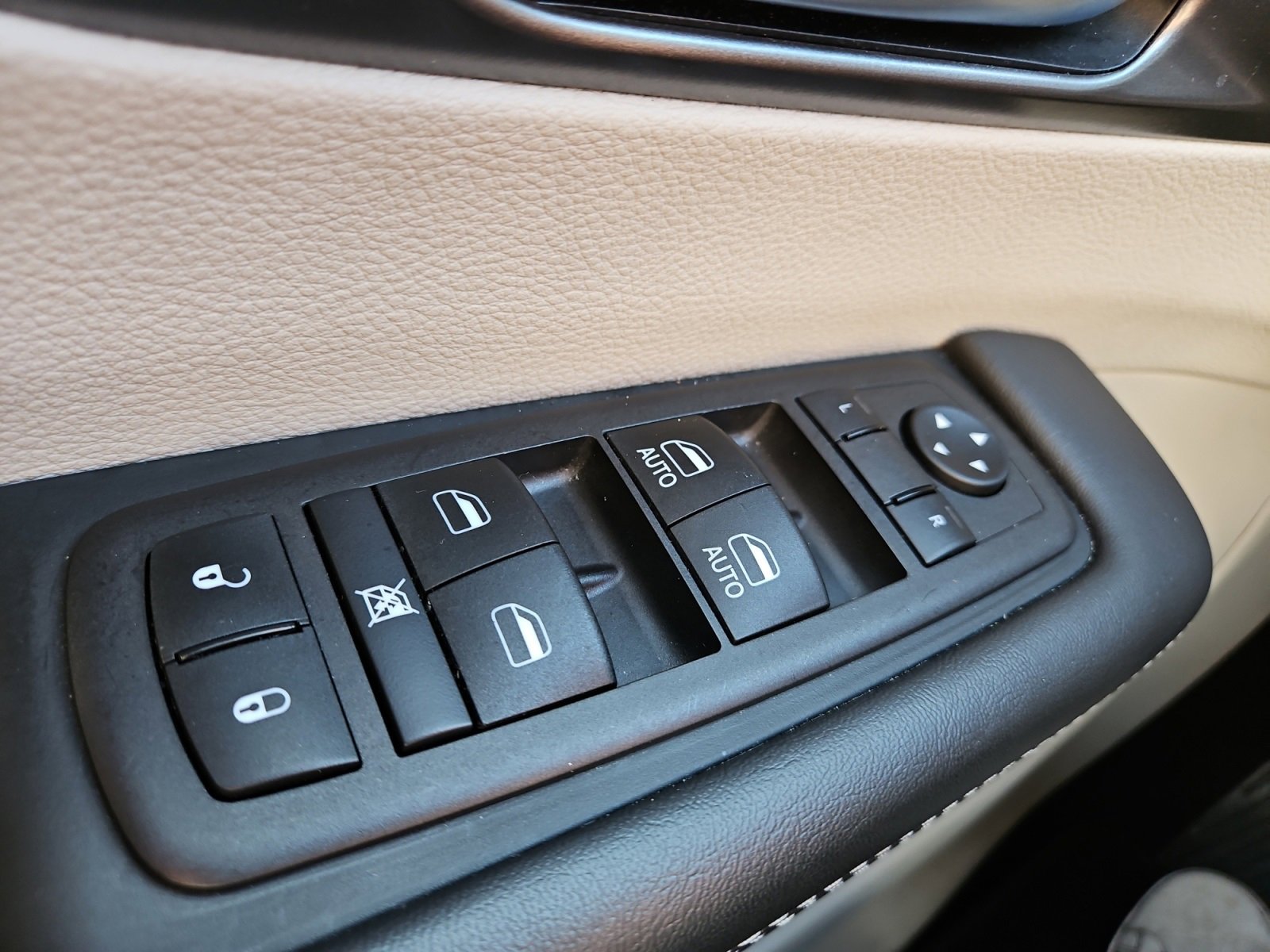 Used 2024 Chrysler Pacifica Select image 22