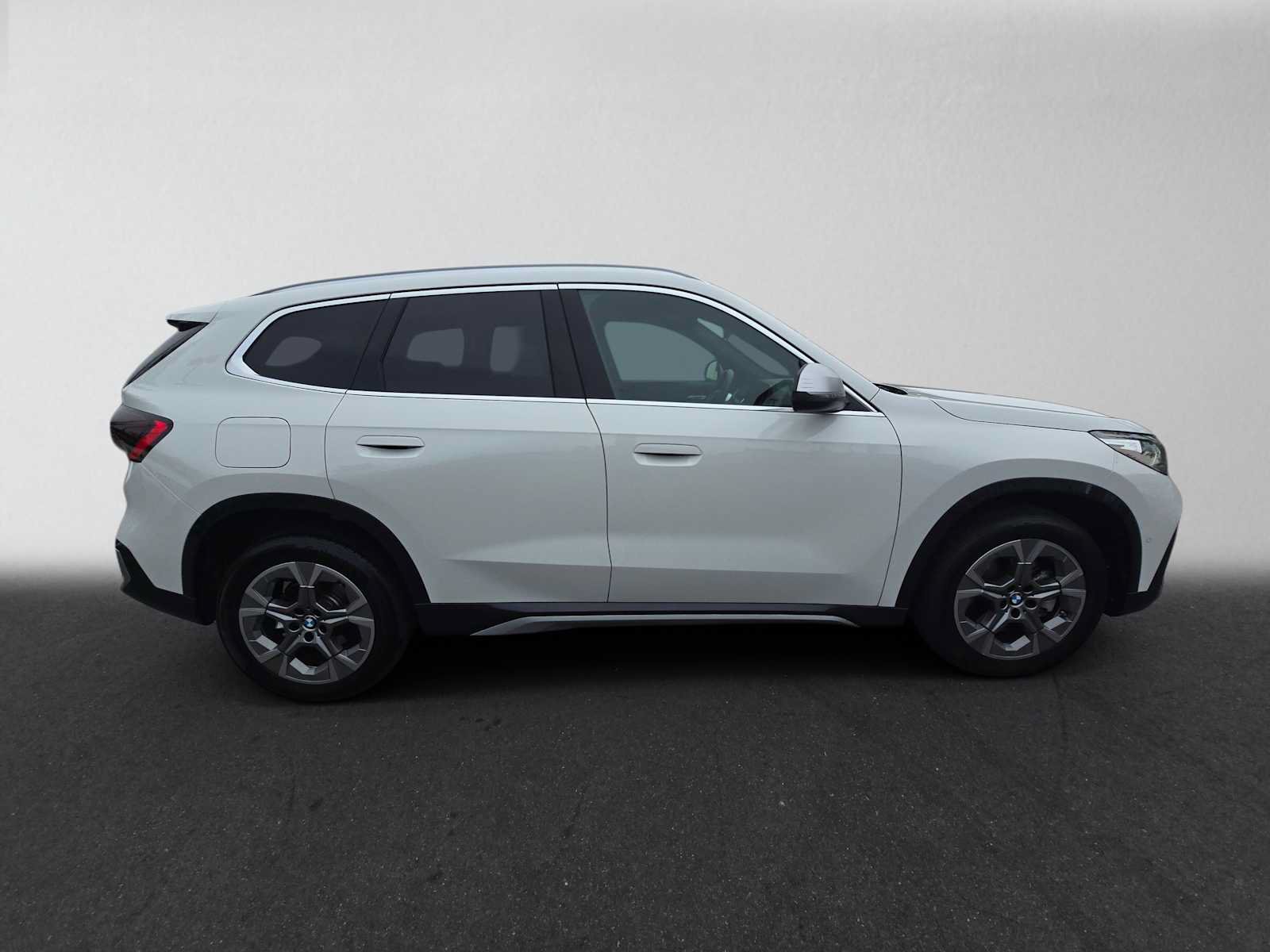 Used 2024 BMW X1 xDrive28i w/ Convenience Package AWD/4WD image 2