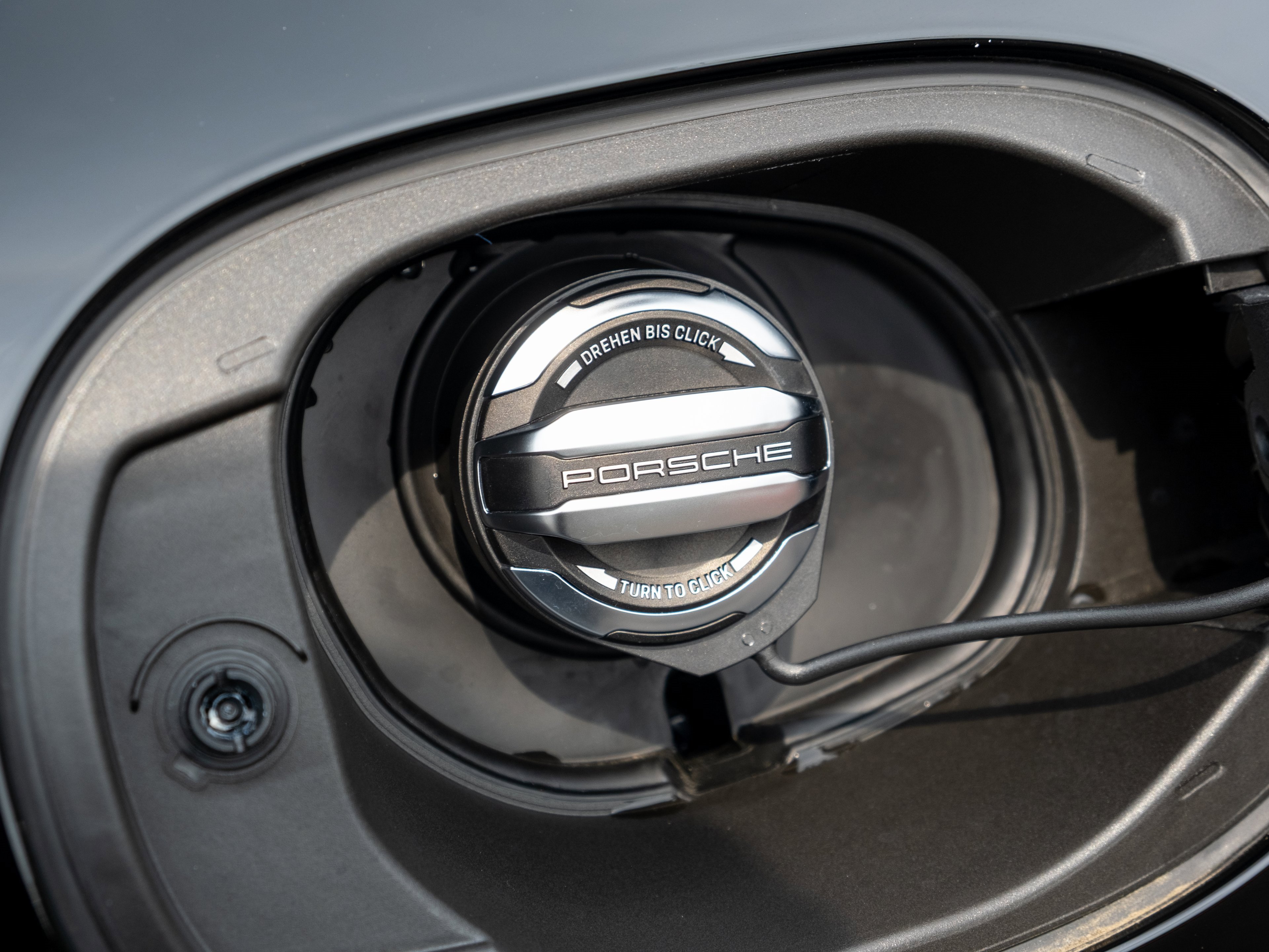 Certified 2025 Porsche Macan image 37