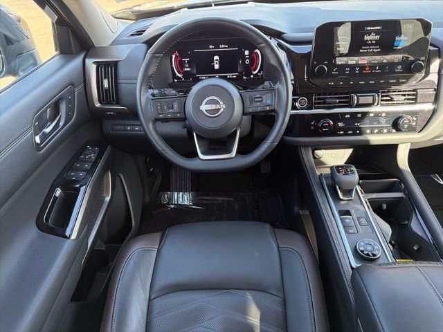 Used 2024 Nissan Pathfinder Platinum w/ Lighting Package (N93) AWD/4WD image 10