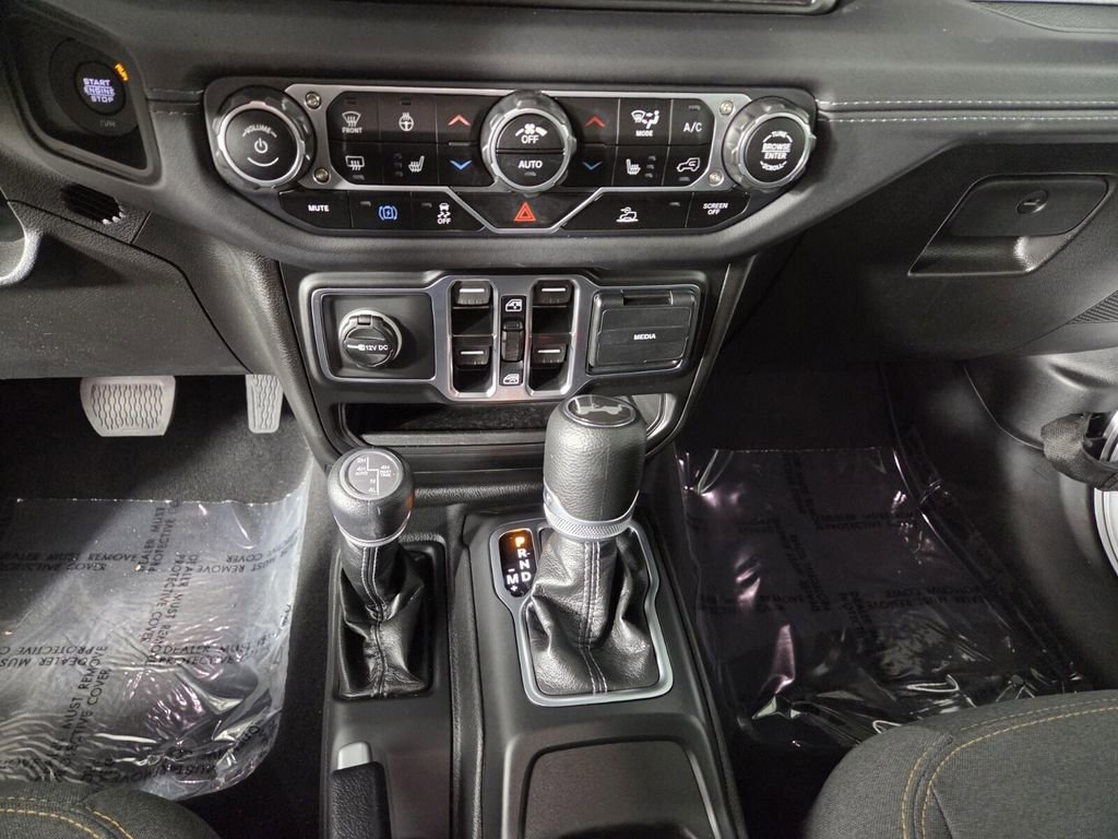 Certified 2025 Jeep Wrangler Sahara image 23
