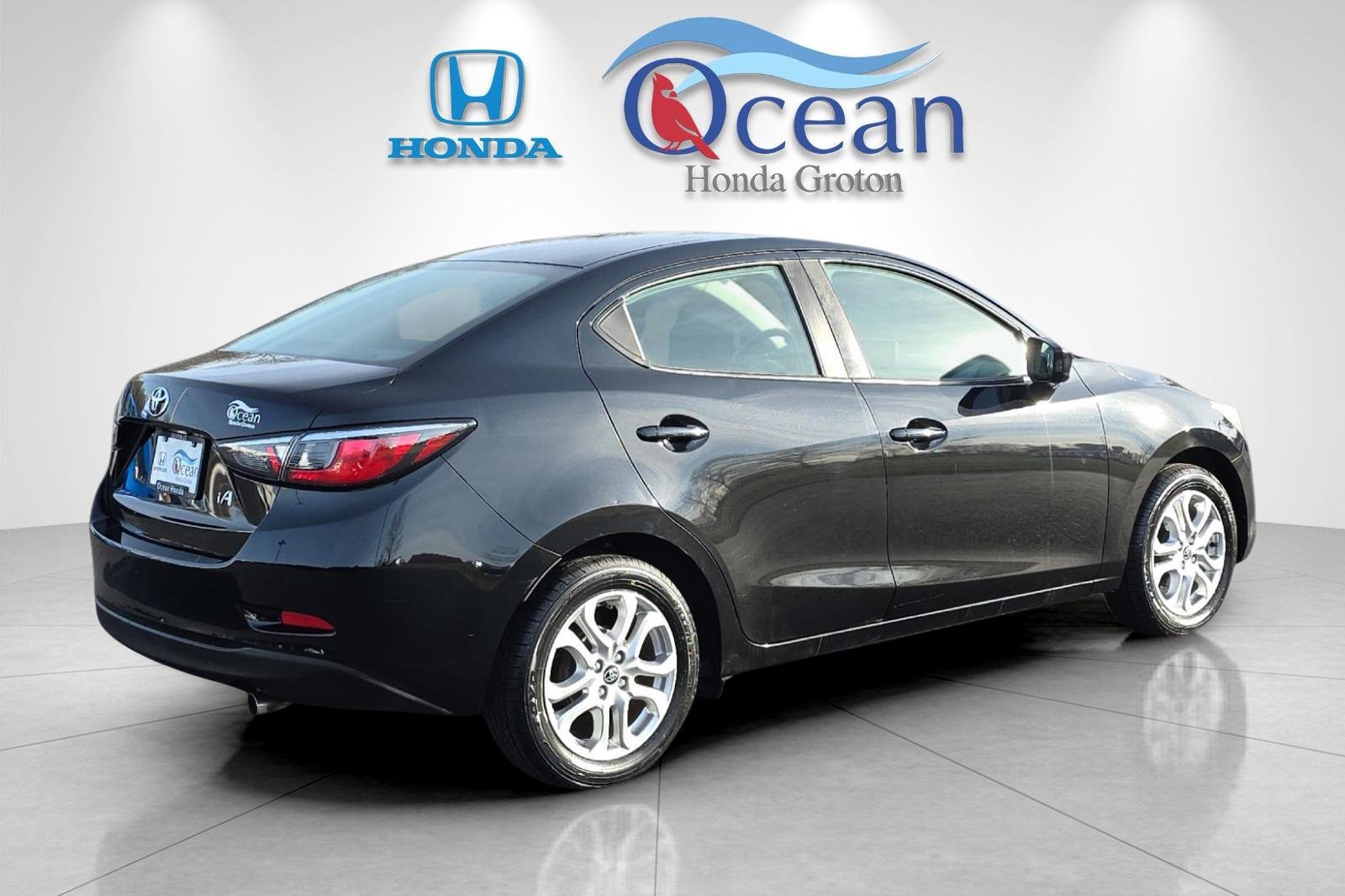 Used 2017 Toyota Yaris iA image 3