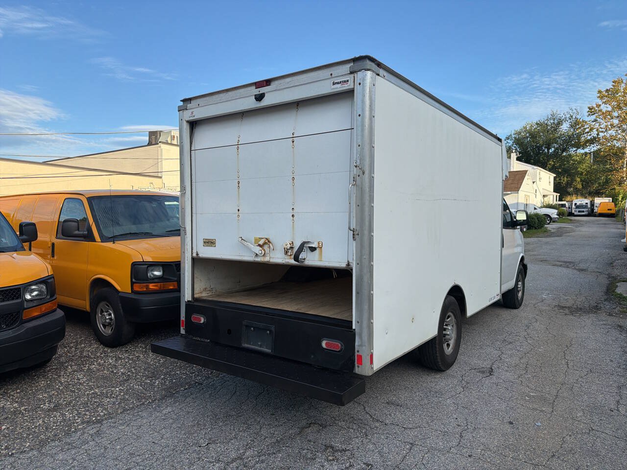 Used 2018 Chevrolet Express 3500 RWD image 9