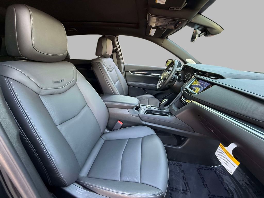Used 2025 Cadillac XT5 Premium Luxury w/ Technology Package AWD/4WD image 14