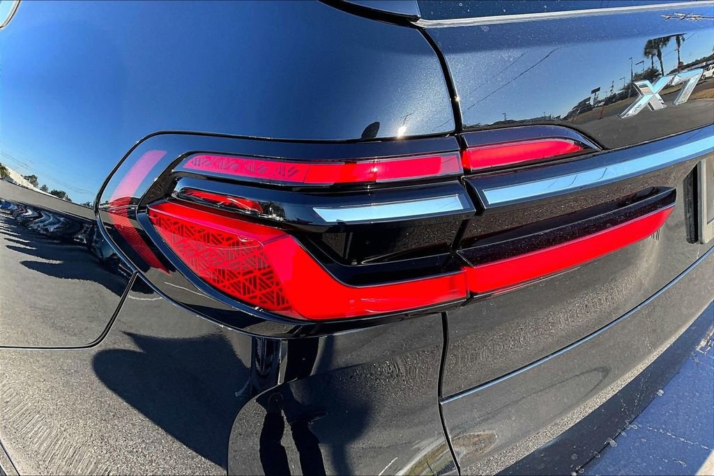 Used 2023 BMW X7 xDrive40i w/ Premium Package image 20