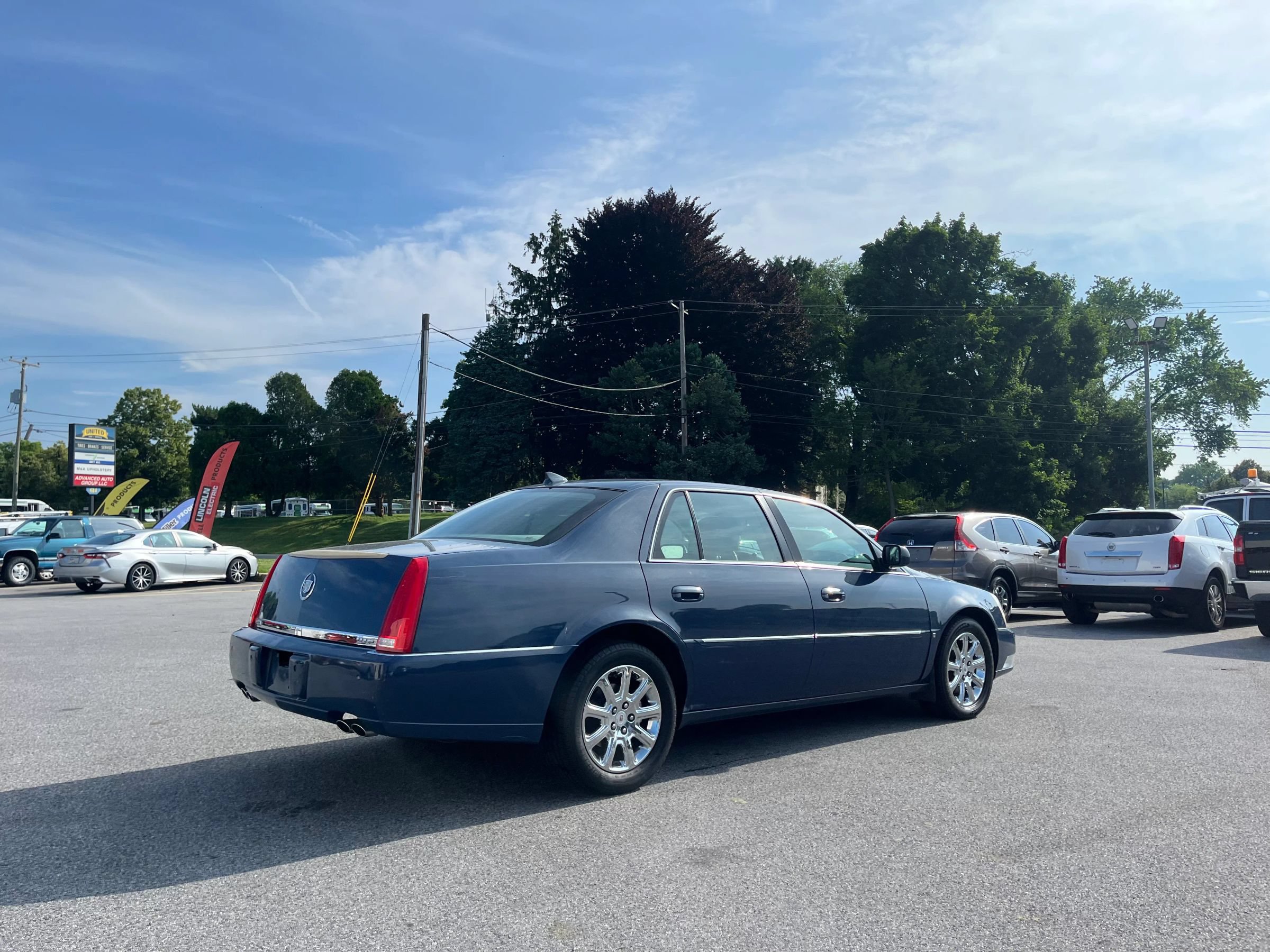Used 2009 Cadillac DTS w/ Sun And Sound Package FWD image 27