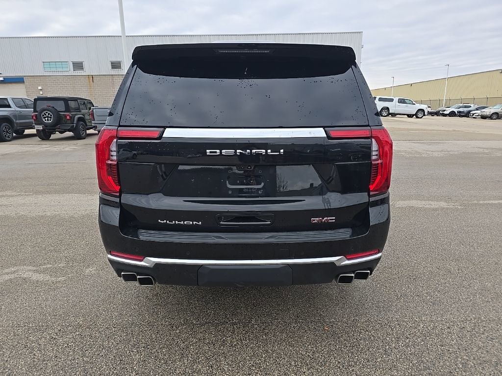 Used 2025 GMC Yukon XL Denali w/ Denali Reserve Package image 4
