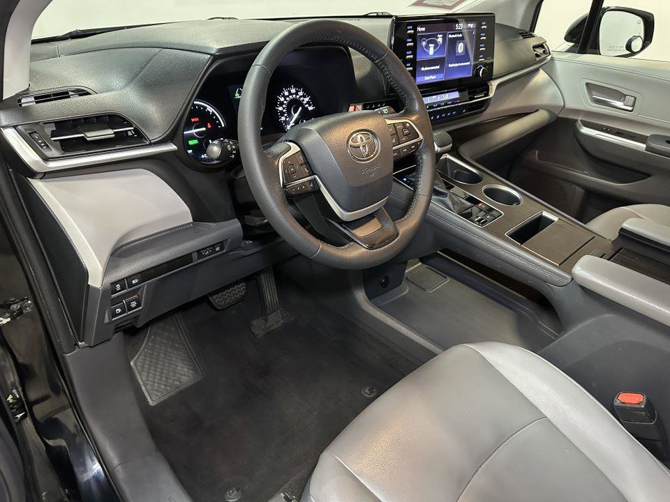 Certified 2021 Toyota Sienna XLE image 24