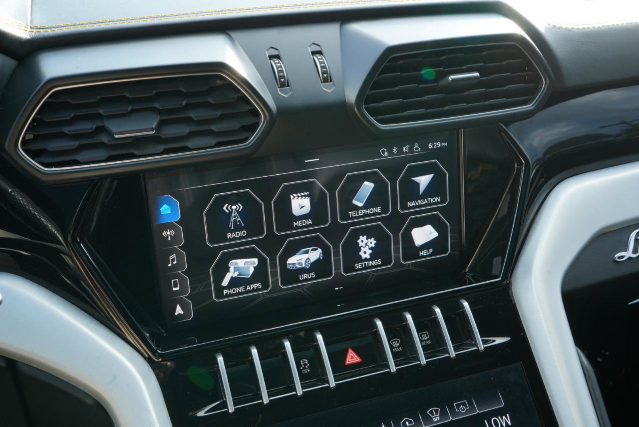 Used 2020 Lamborghini Urus AWD/4WD image 35