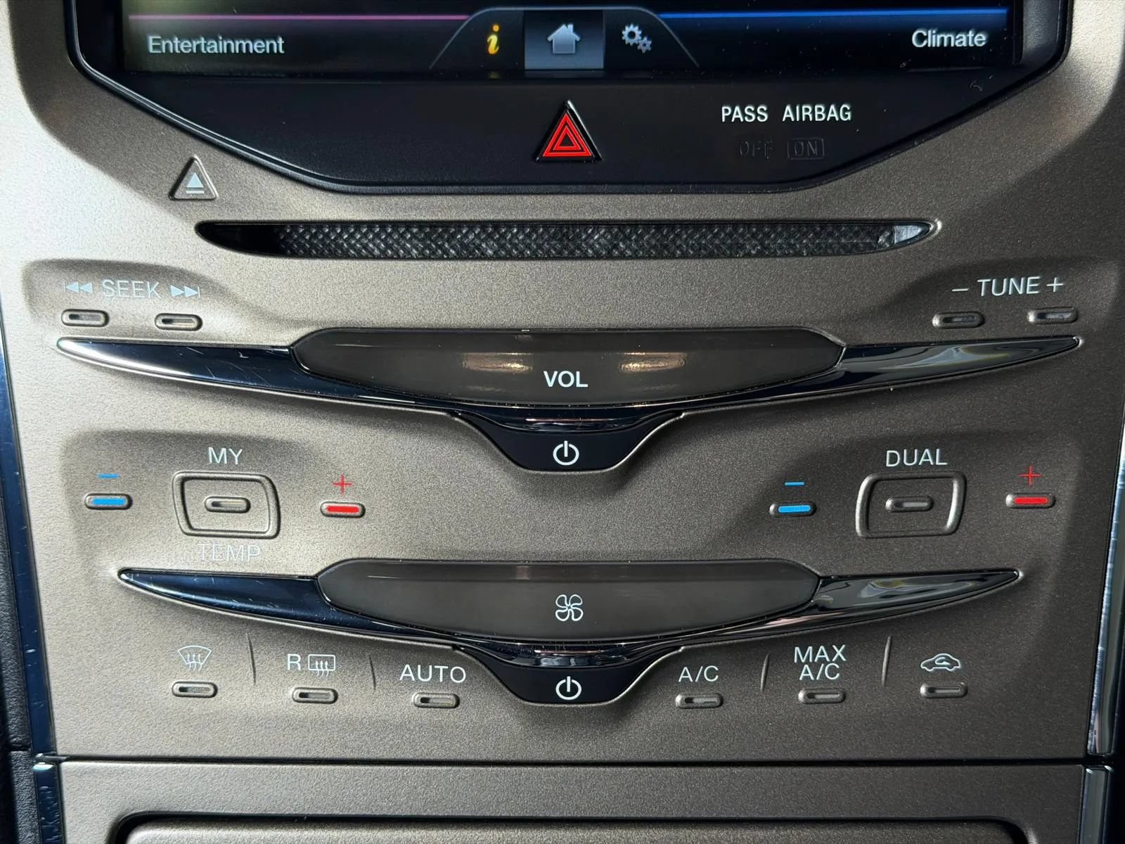 Used 2014 Lincoln MKX FWD w/ Equipment Group 101A image 39