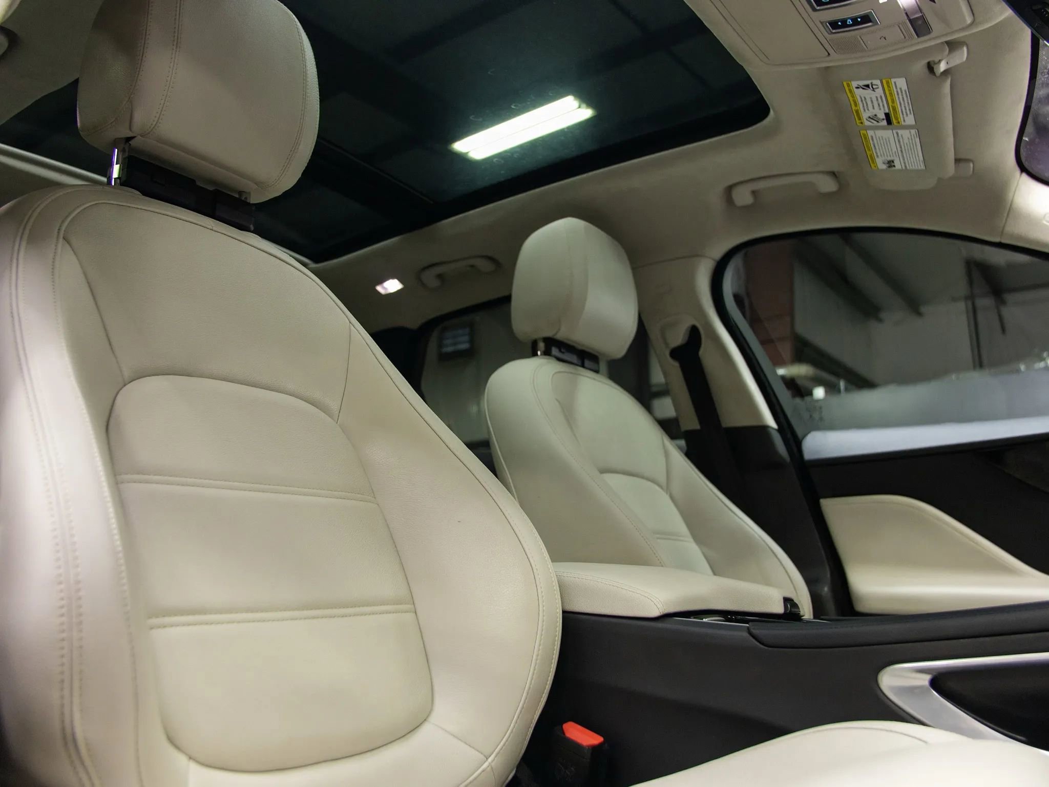 Used 2020 Jaguar F-PACE Prestige image 24