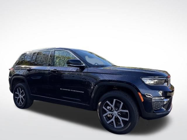 Used 2022 Jeep Grand Cherokee Altitude image 3