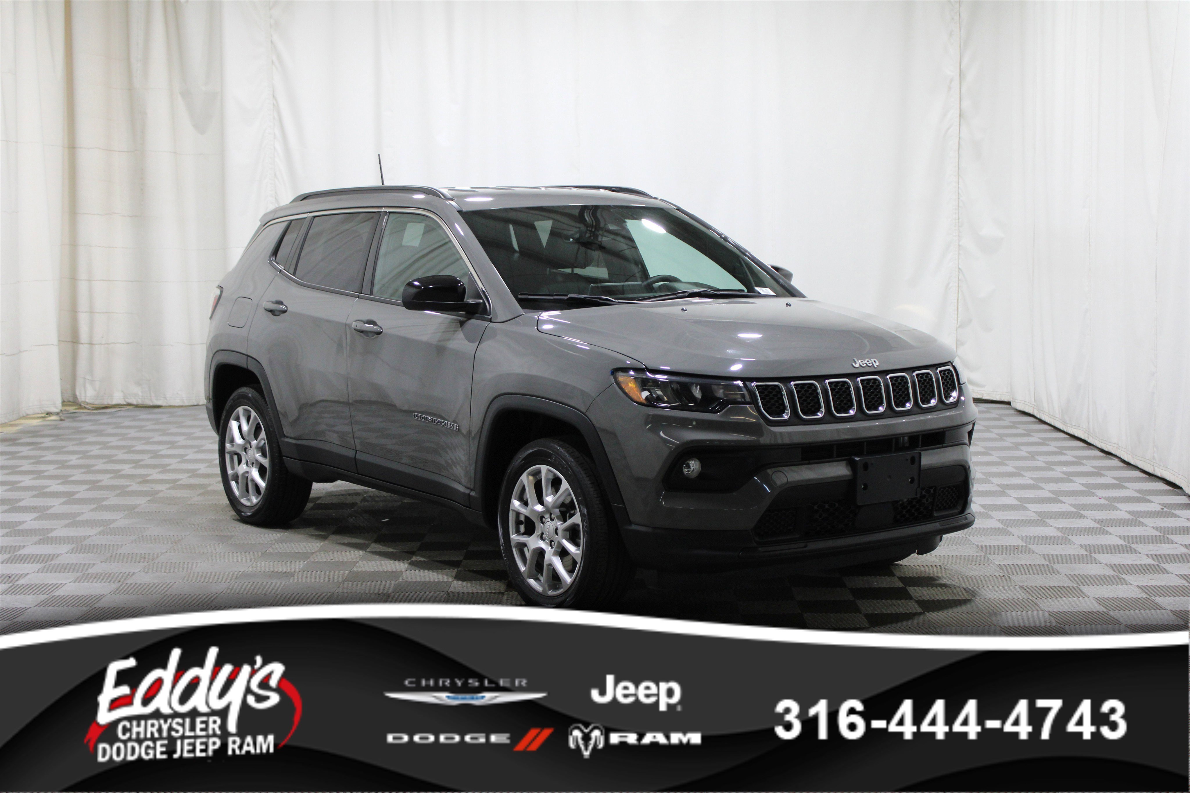 Used 2024 Jeep Compass Latitude image 1