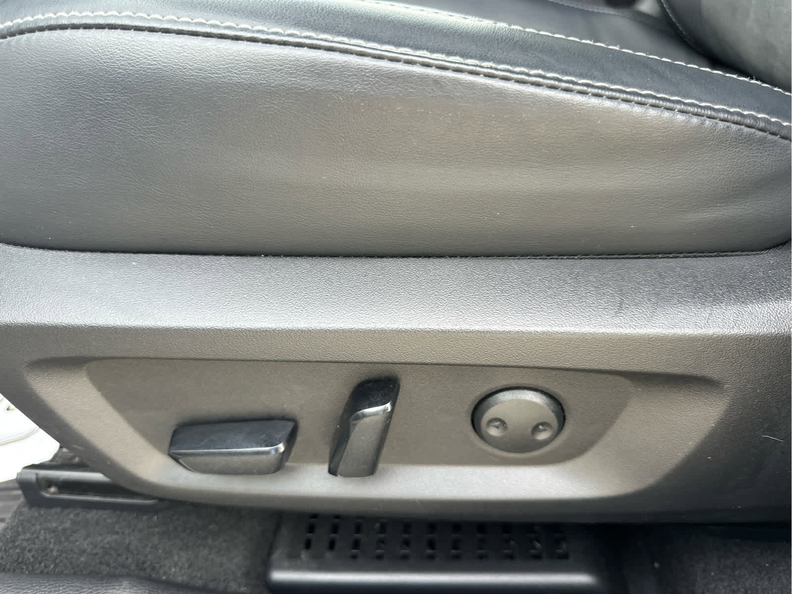 Used 2024 Mitsubishi Outlander SE image 21