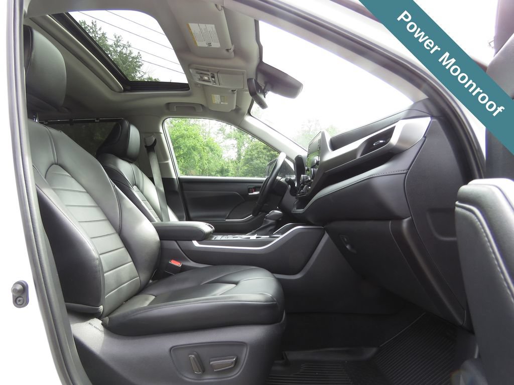 Used 2020 Toyota Highlander XLE AWD/4WD image 13