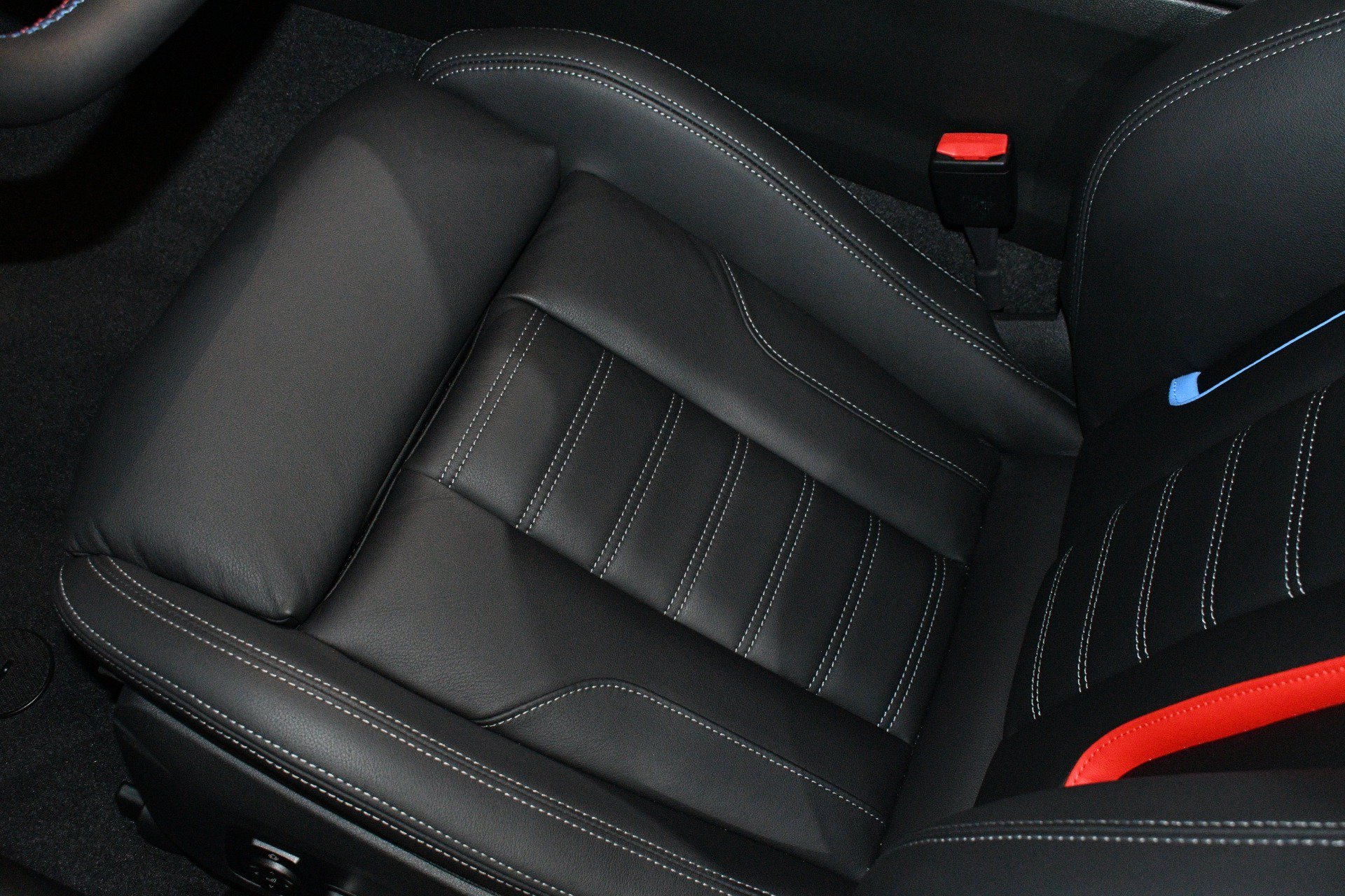 Used 2025 BMW M2 w/ Lighting Package RWD image 11