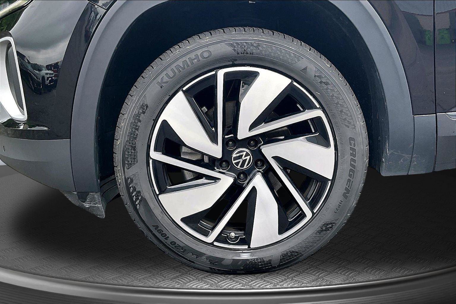 Used 2025 Volkswagen Atlas SE AWD/4WD image 10