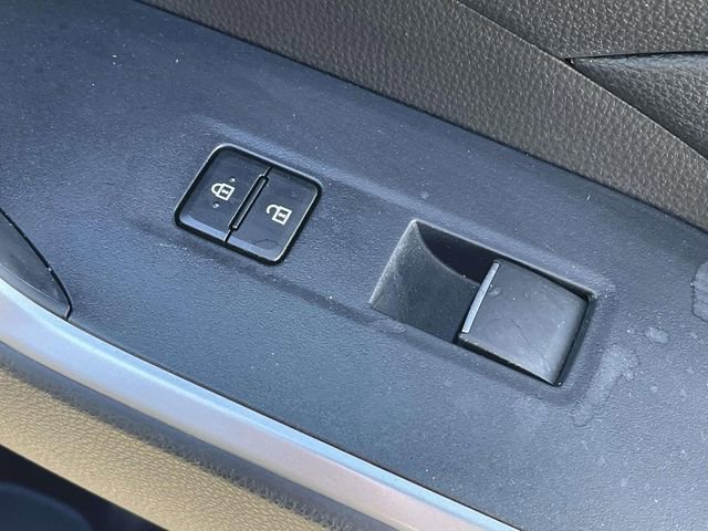 Used 2021 Toyota RAV4 XLE Premium image 17