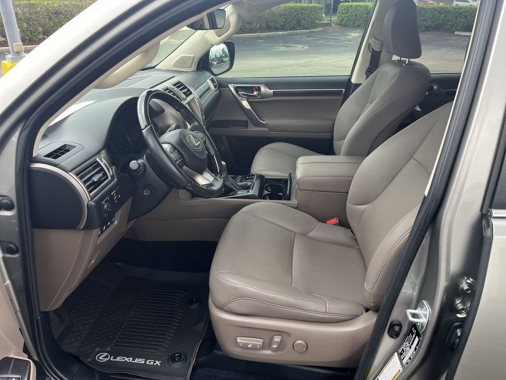 Used 2021 Lexus GX 460 Premium w/ Accessory Package image 30