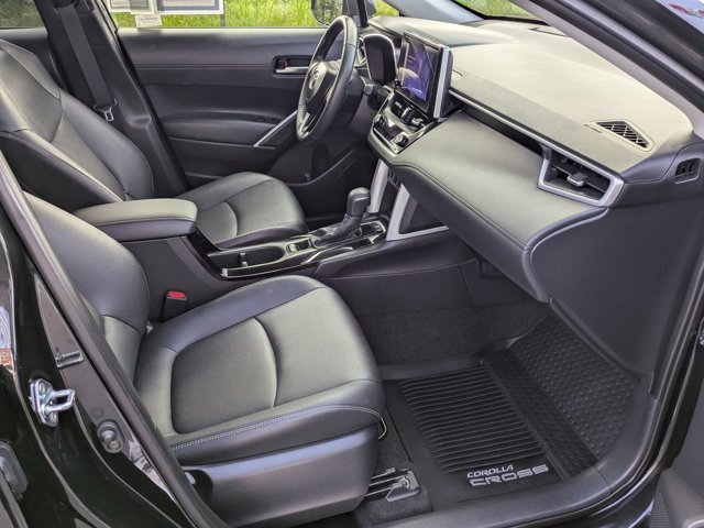 Used 2024 Toyota Corolla Cross XLE image 5