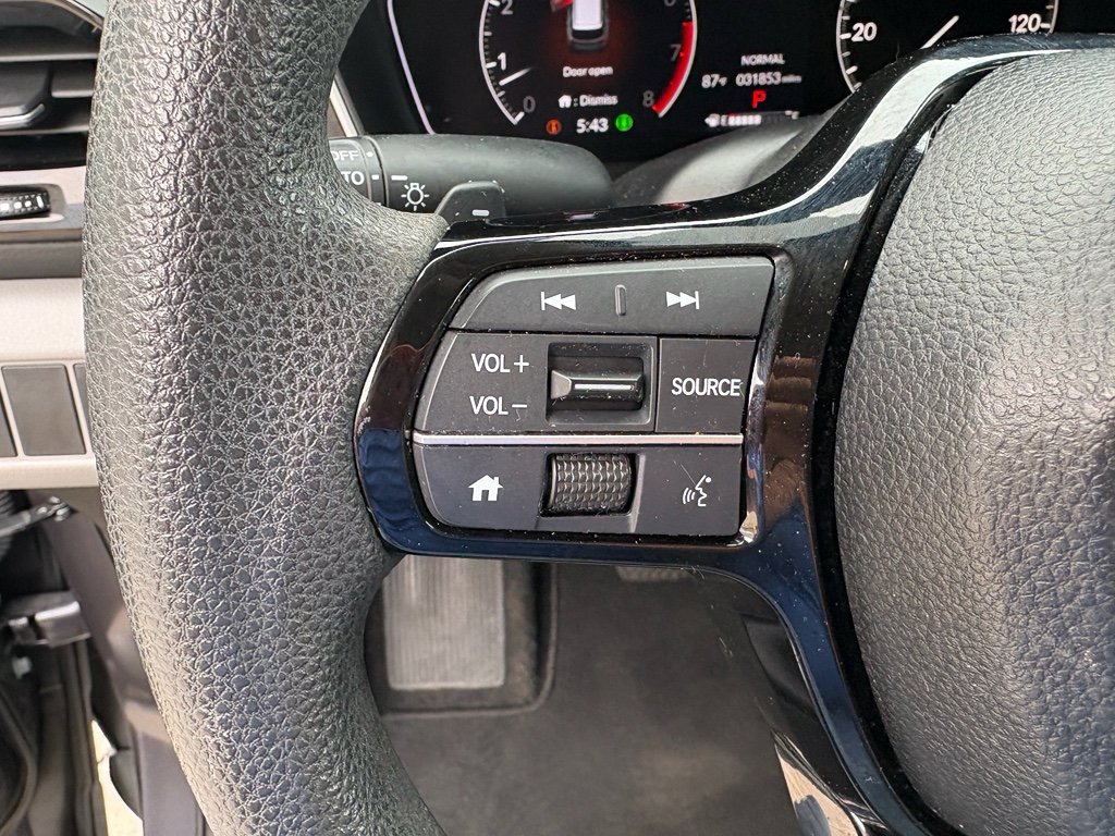 Certified 2023 Honda Pilot LX image 13